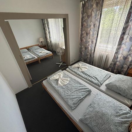 Aranypart Hostel Siofok Ngoại thất bức ảnh