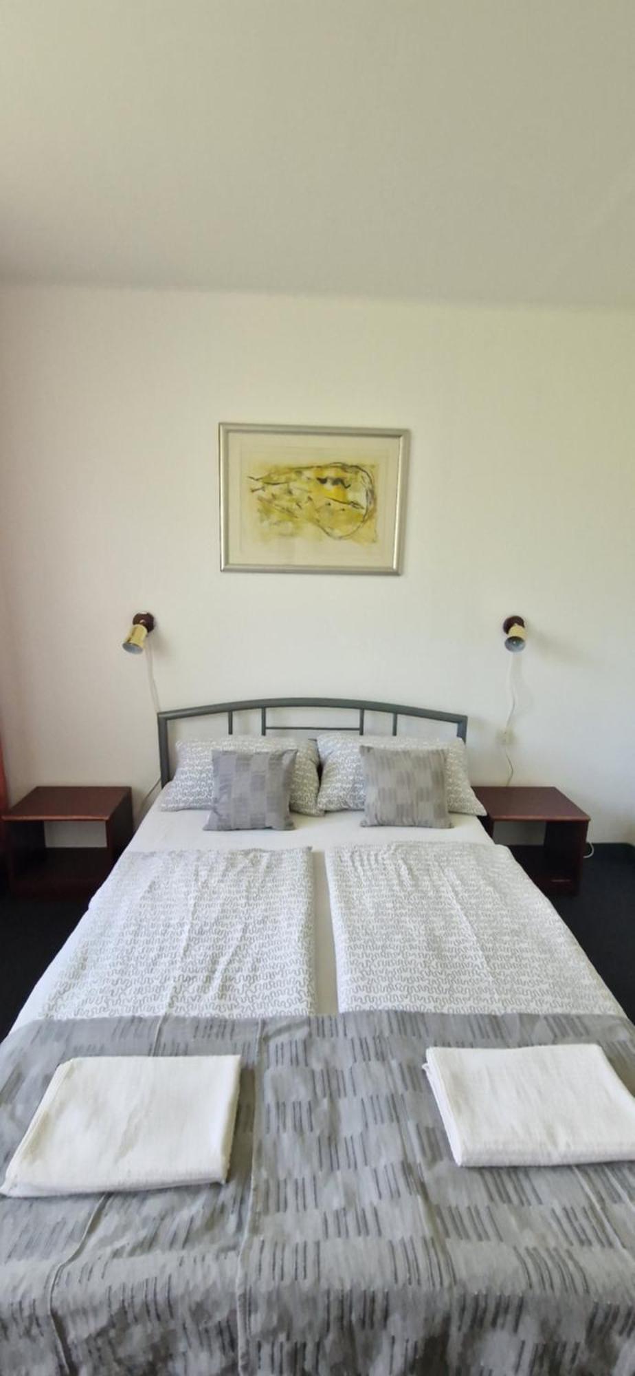 Aranypart Hostel Siofok Ngoại thất bức ảnh