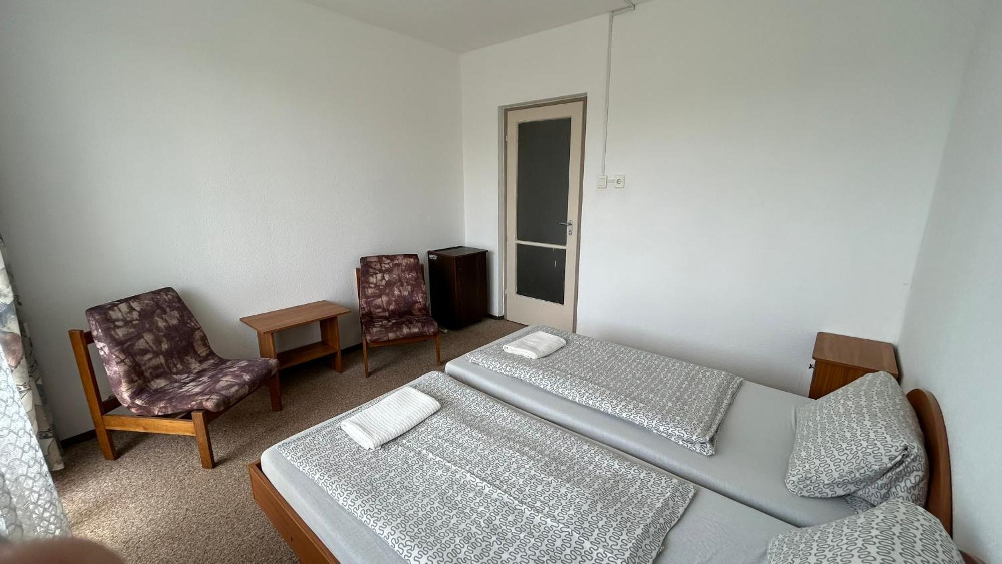 Aranypart Hostel Siofok Ngoại thất bức ảnh