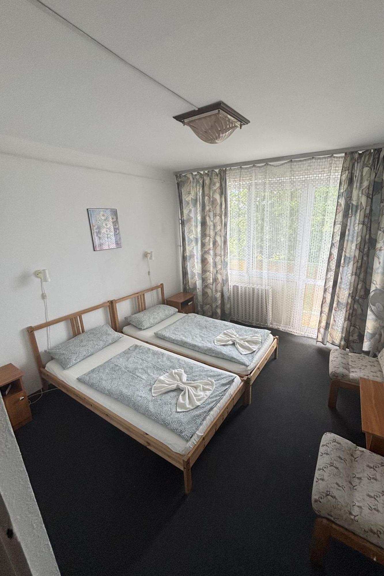 Aranypart Hostel Siofok Ngoại thất bức ảnh